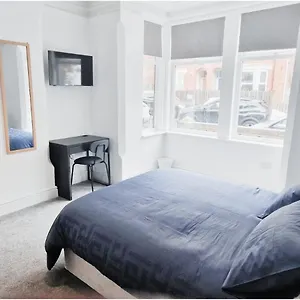 double-room-in-modern-house-near.hotelsin-nottingham.com/