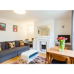 Elegant 1bdr W/private Garden In Vibrant Apartment